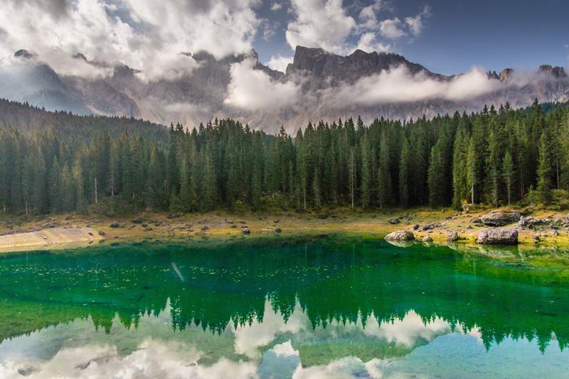 Фотообои Изумрудное горное озеро Код:812